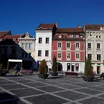 Main Square & アパート *