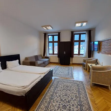 Main Square & アパート ブラショフ