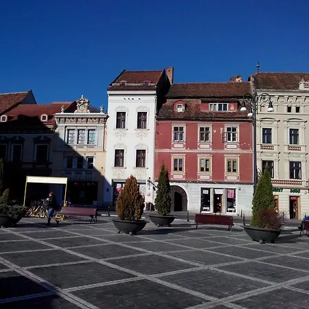 Main Square & アパート *