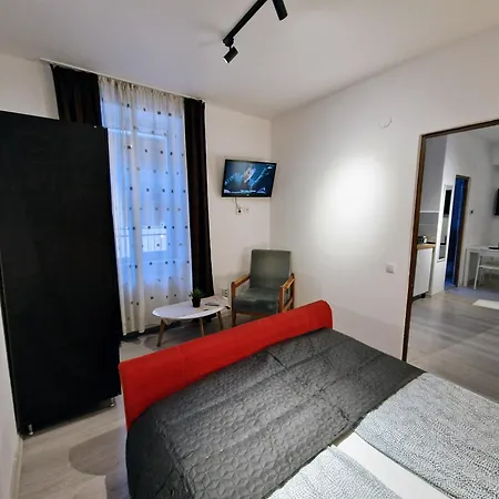 Main Square & アパート