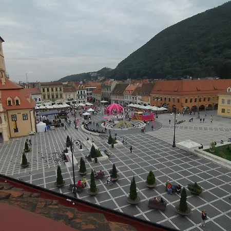 Main Square & Апартаменты Брашов