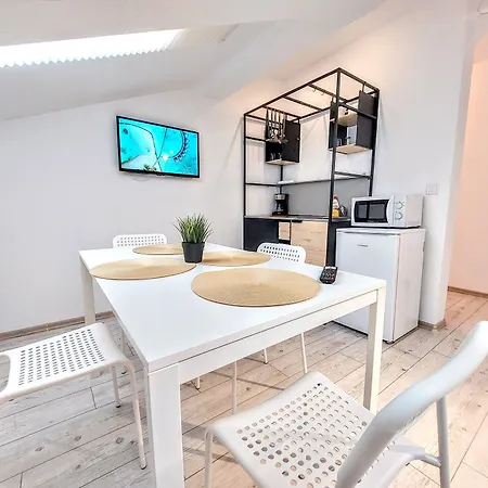 Апартаменты Main Square &