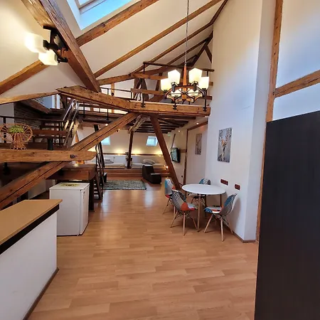 Main Square & アパート