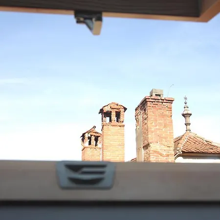 Main Square & アパート *