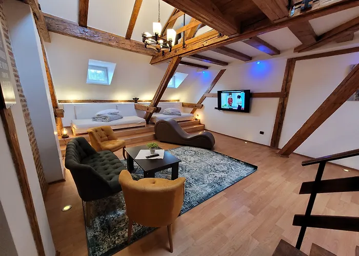 Apartment Main Square &